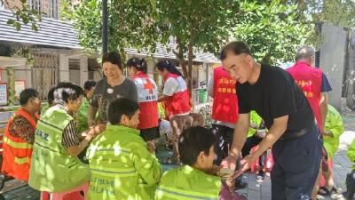 炎炎夏日送清凉 人大代表在行动