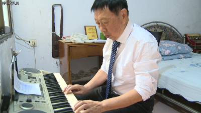 他爱音乐，爱了70多年……