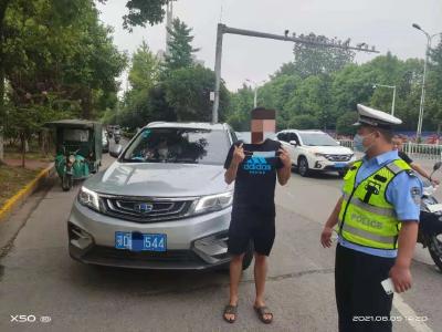 单双号限行首日，交警提醒：违规上路者罚！