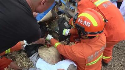 痛！监利老人被耕地机“咬腿”，使用农机请注意安全！