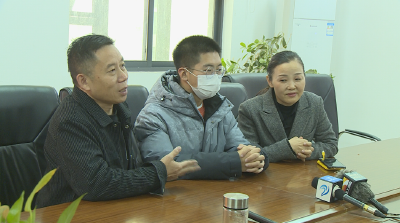 《亲爱的》原型孙海洋携儿子回家认亲