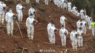 刚刚，集体哀悼