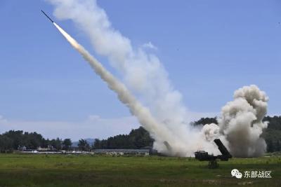 现场画面！东部战区在台湾海峡实施远程火力实弹射击