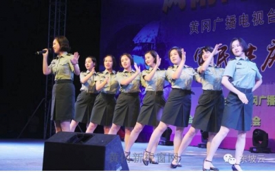 《风雨同舟 感恩有你》晚会进军营 军民共庆“八一” 