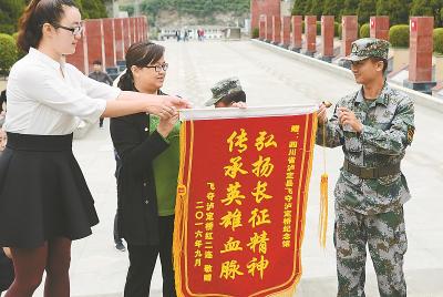 飞夺泸定桥勇士传人81年后再“回家” 