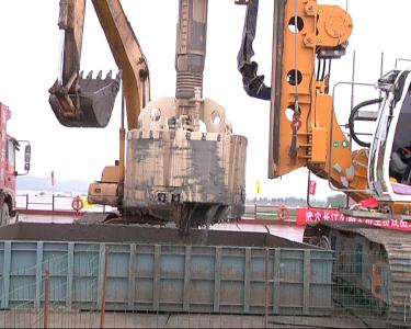 武穴长江公路大桥主桥试桩工程开钻施工