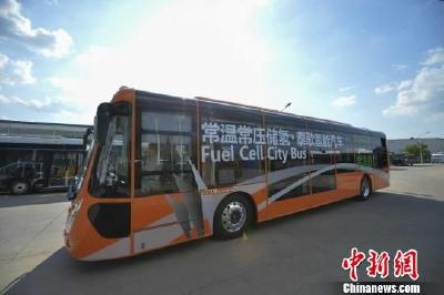 武汉成功研制首辆常温常压储氢·氢能汽车