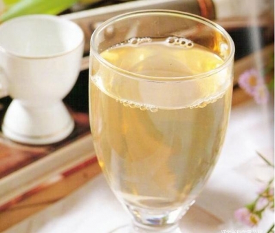 秋天唇干舌燥千万别舔唇 食疗调养滋阴为宜