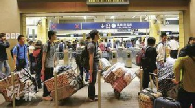 老人从香港带6件毛衣入境 被移送检察院审查起诉
