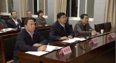 市委常委集中收看学习十八届六中全会精神