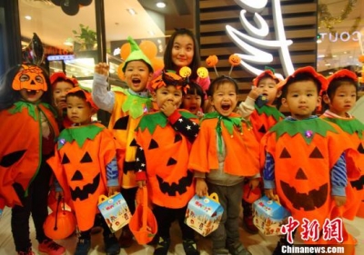 幼儿园作业难坏了爸妈 老师、家长谁之过？