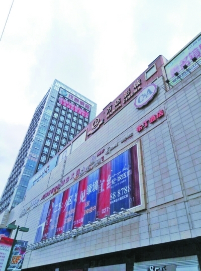 交了房租被驱赶 200多名租客房东陷入“中介套路”