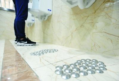 武汉地铁54间厕所提档升级 置物架挂物钩通通都有了