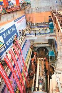 湖北首用微型盾构机挖地下管廊 有望破解“拉链路”