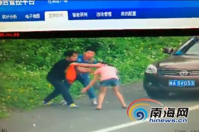 海南高速路应急车道成比武场 一男一女打架被拍