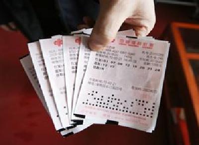 男子趁管理员不在私打12万元彩票获刑4年