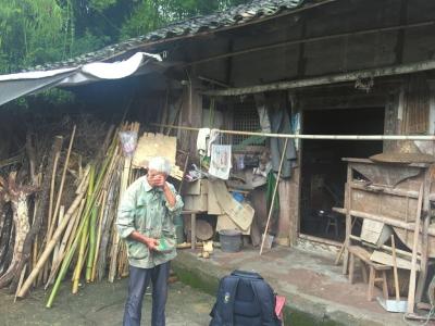 五保户申领补助请干部吃饭 花掉攒3个月的600元