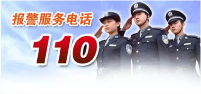 老民警冒雨蹲跪马路边 作肉垫托起重伤女子一条命