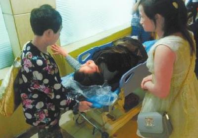 生命接力:孕妇腹痛被堵高速 三组民警轮番护送