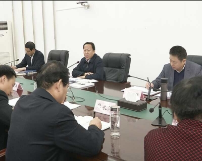 刘雪荣主持召开市委常委会 督办“三大决战”和精准扶贫工作