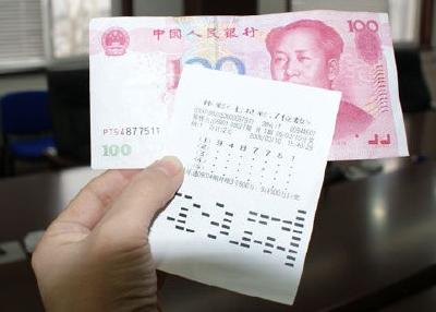 彩民买了彩票扔一边 发现中54万大奖时已过期