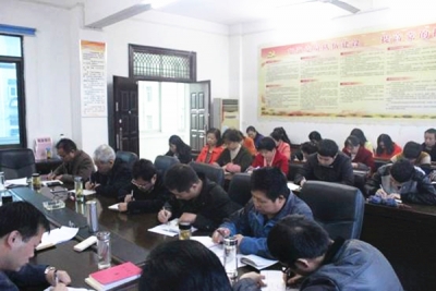 黄州区审计局开展《永远在路上》观后交流座谈会