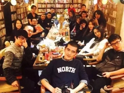 与您分享|他开了一家书店，引爆了这个城市的黑夜。
