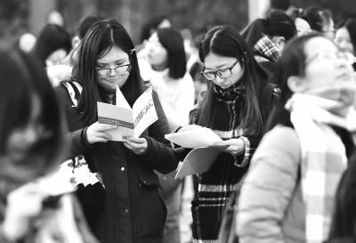 国考笔试开考湖北3.7万人争892职位 人工智能入考题