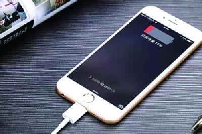 苹果陷自动关机门 态度推诿令果粉心凉