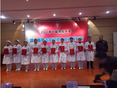  黄冈代表队参加全省养老护理员技能竞赛载誉归来 