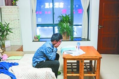 会所灯光直射居民楼让人失眠 居民被迫装加厚窗帘