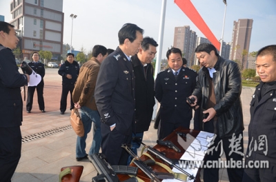 罗田县公安局警营开放日 与“两代表一委员”座谈