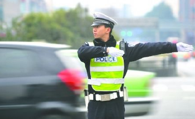 罗田一男子因妨碍交警执法被行拘