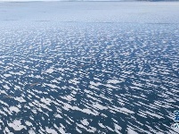 壮观！青海湖开始大面积封冻