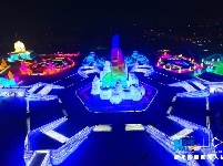 航拍哈尔滨冰雪大世界 领略夜晚童话王国