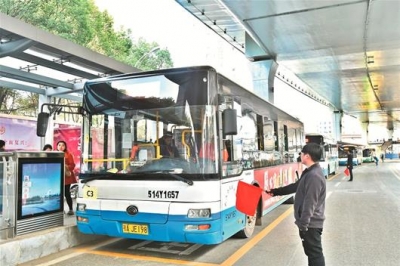 武汉首条BRT实地模拟演练 较普通公交快30%