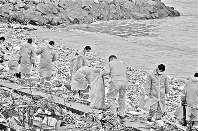 江浙沪联手处置垃圾倾倒长江事件 两船倒1900余吨垃圾
