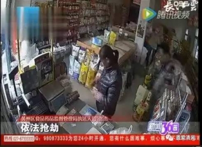 黄州“不规范执法”事件续：分管副区长被约谈、食药监局书记和局长被追责