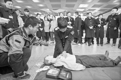 武汉6个公共场所配备心脏病患者“救命神器”