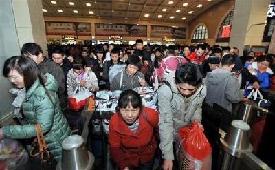 黄冈启动“春运邮情 免费送车票”公益活动 3000张坐席票送给农民工