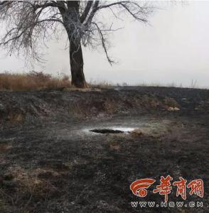 陕西村庄上空掉下不明物体 地上砸开大坑起火(图) 
