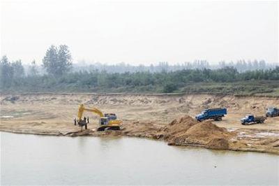 红安县重拳出击整治河道非法采砂行为