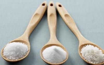 患高血压一直没管过 胖大妈吃盐过多突发急性心梗