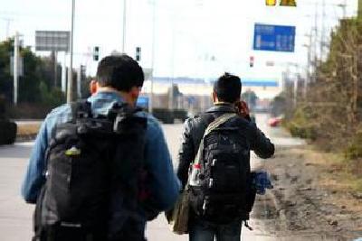 大学生徒步26小时回老家：人生要有说走就走的旅行