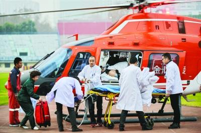 十堰患者病危飞武汉就医 系湖北首次空中转运危重症病人