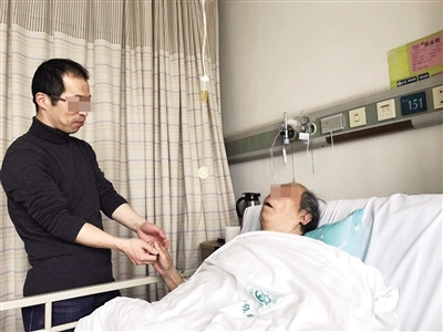84岁大爷沉迷网游突发脑梗：打了10年 最爱连连看