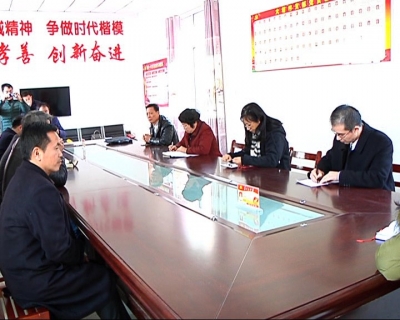  洪再林到政协扶贫点慰问