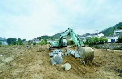 英山：部门协作 全力推进公路河堤灾后恢复重建