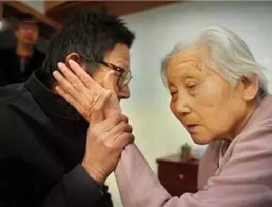 母亲老了，这些话请不要说