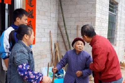 蕲春三千余万元资金扶贫济困过暖冬